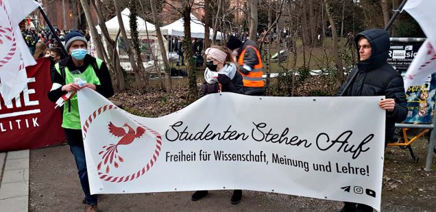 Studenten stehen auf - gerne auch mit Rechtsradikalen