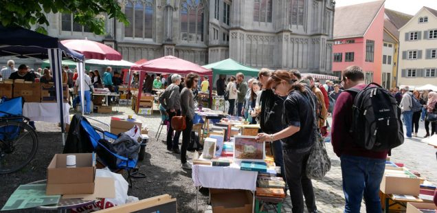 Büchermarkt und alles aus Papier